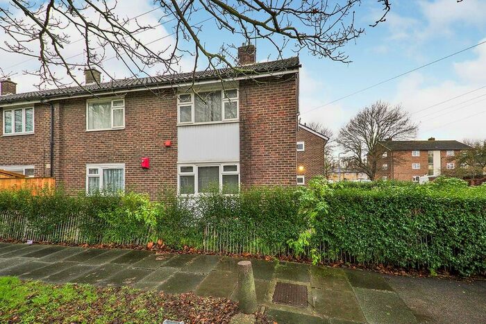2 Bedroom Flat To Rent In Ampleforth Road, London, SE2