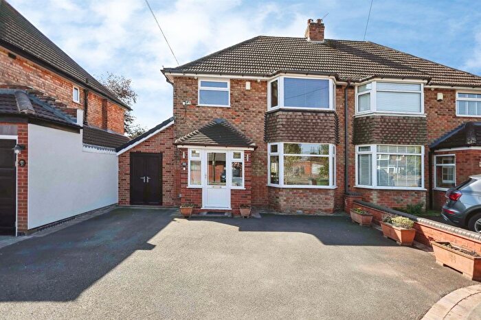 3 Bedroom Semi-Detached House For Sale In Clayton Drive, Birmingham, B36