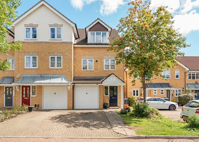 3 Bedroom House For Sale In Grenville Place, Mill Hill, NW7