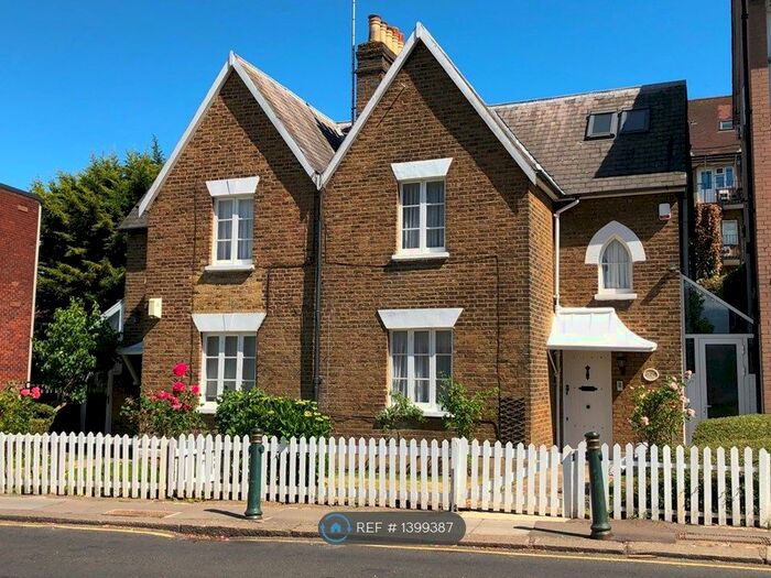 3 Bedroom Semi-Detached House To Rent In Highfield Road, London, NW11