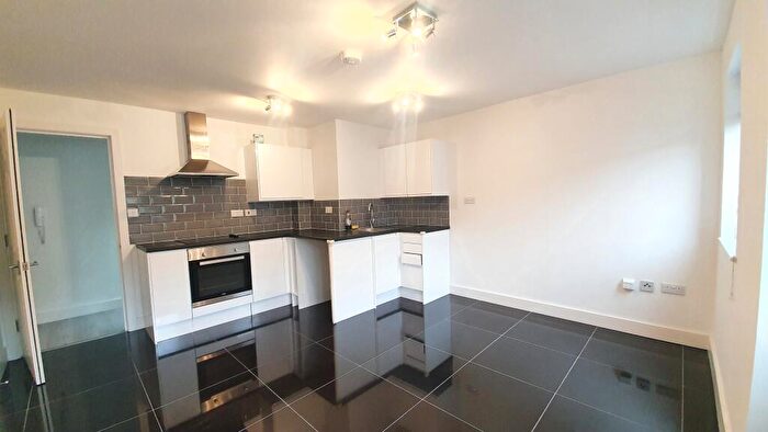 2 Bedroom Flat To Rent In Warren Avenue, Southampton, SO16