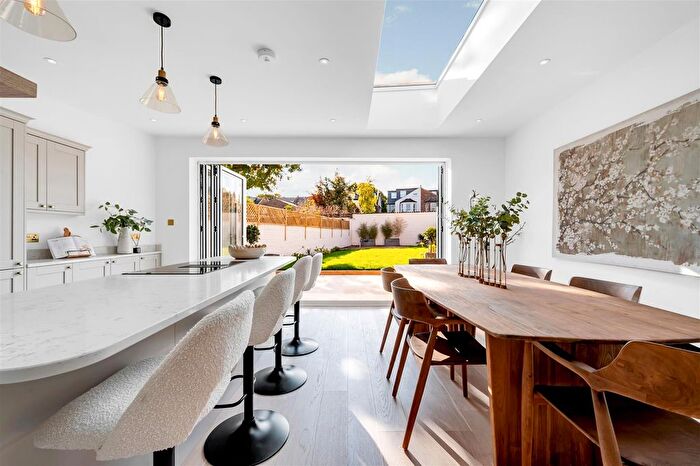 4 Bedroom Semi-Detached House For Sale In Lexden Road, Acton, London, W3