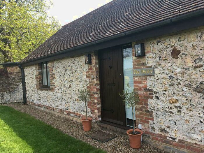 2 Bedroom Barn Conversion To Rent In Chelsham Road, Warlingham, CR6