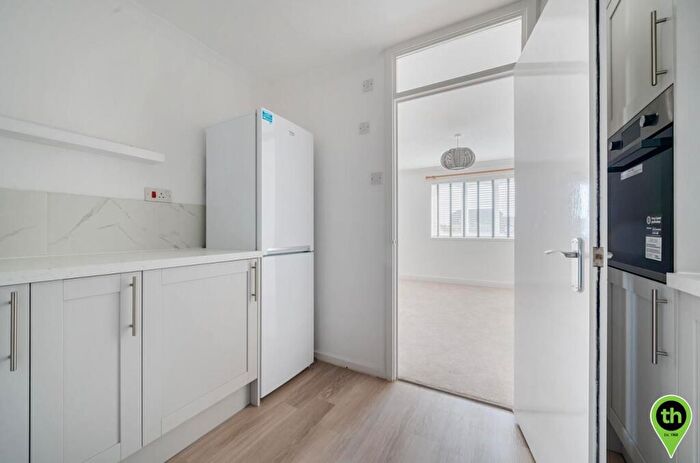 2 Bedroom Apartment To Rent In Springwood Crescent, Edgware, HA8