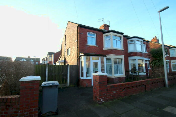 3 Bedroom End Of Terrace House To Rent In Kingston Avenue, FY4