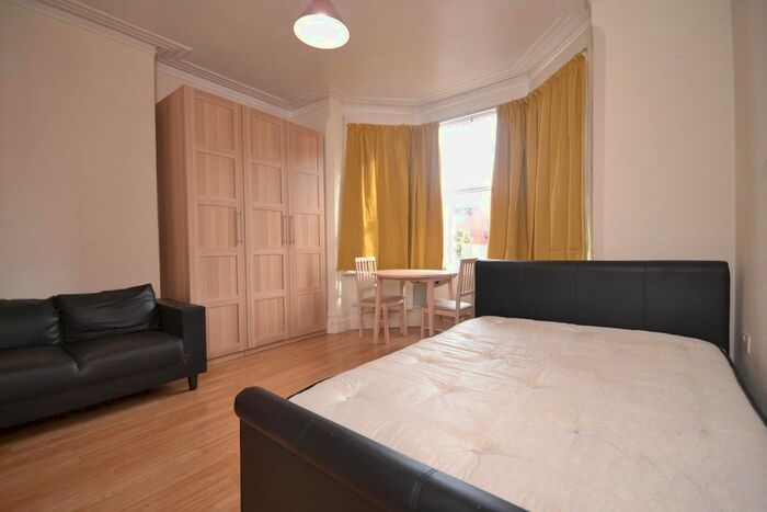 Studio To Rent In Connaught Road, Reading, RG30