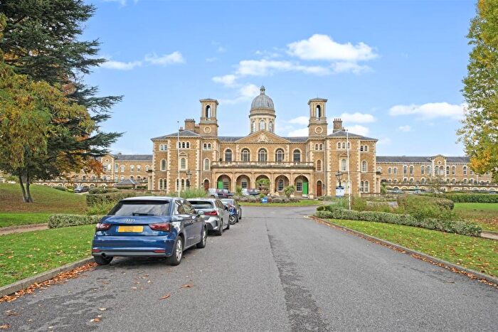 2 Bedroom Flat To Rent In Princess Park Manor, New Southgate, N11