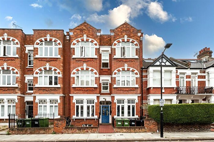3 Bedroom Flat For Sale In Stanlake Road, Shepherds Bush, W12