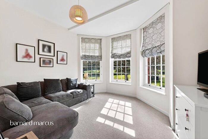 2 Bedroom Flat For Sale In Dillon Close, Epsom, KT19