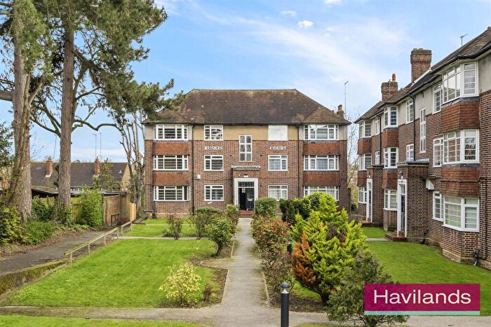 2 Bedroom Flat For Sale In Winchmore Hill Road, London, N21