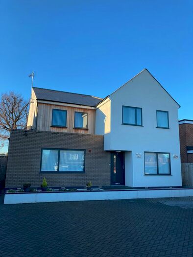 2 Bedroom Flat To Rent In Ferry Road, Hullbridge SS5