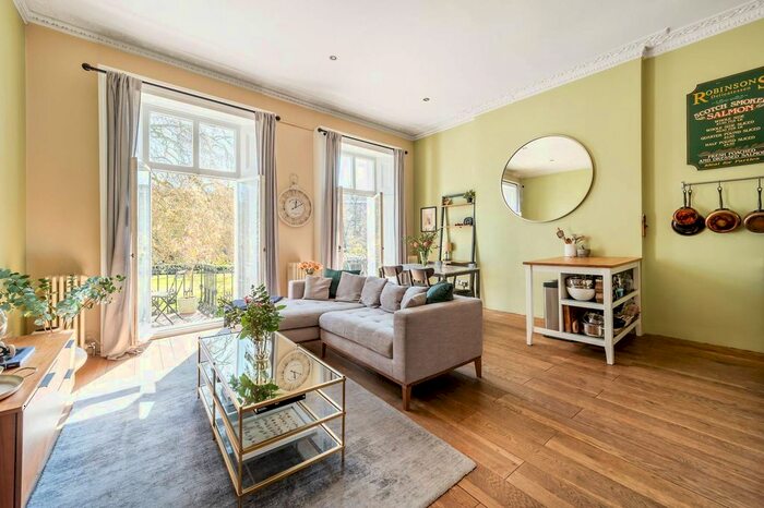 1 Bedroom Flat To Rent In Royal Crescent, Holland Park, London, W11
