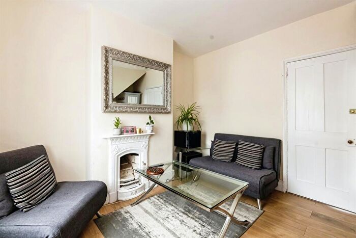 3 Bedroom Terraced House For Sale In Loscoe Road, Nottingham, NG5