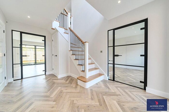 5 Bedroom Detached House For Sale In Shefford Road, Clophill, Bedfordshire, MK45