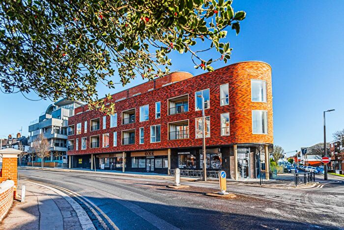 2 Bedroom Flat For Sale In Broadway, Essex, SS9