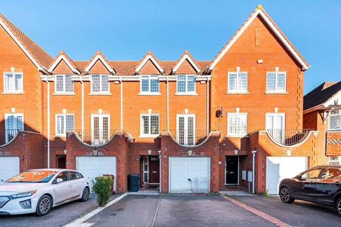4 Bedroom Terraced House For Sale In Grasholm Way, Langley, Slough, SL3
