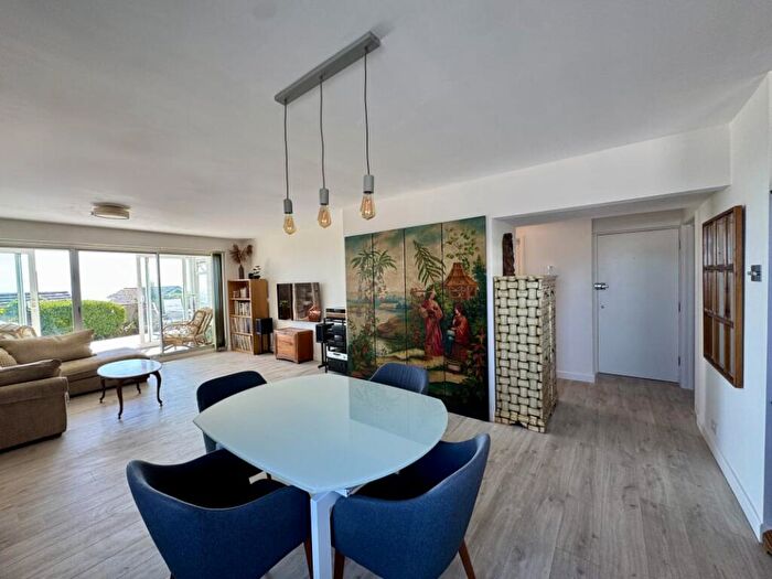 2 Bedroom Flat For Sale In Latchgate, Castle Bay, Folkestone, CT20