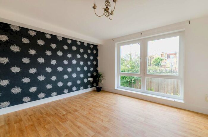 2 Bedroom Flat To Rent In Watts Grove, Bow, London, E3
