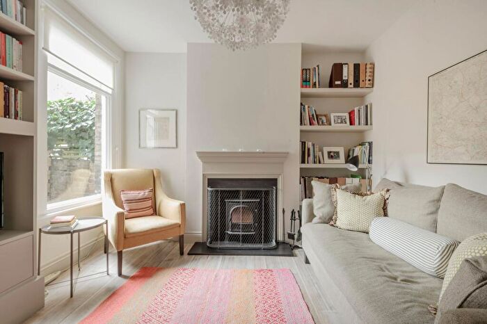 3 Bedroom Terraced House For Sale In Hiley Road, Kensal Green, NW10