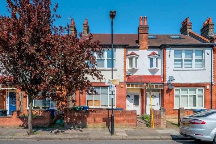 2 Bedroom Flat To Rent In Milton Road, Hanwell, London, W7