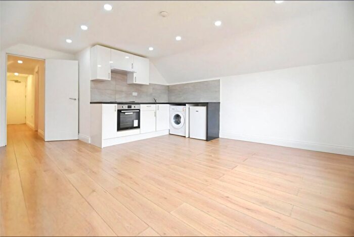 1 Bedroom Flat To Rent In High Street, Staines-Upon-Thames, Surrey, TW18