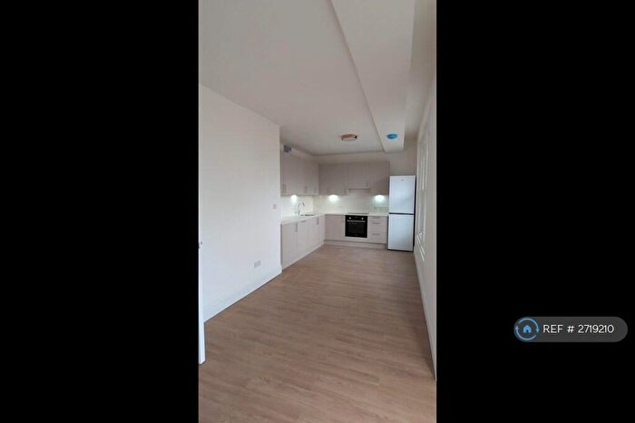 2 Bedroom Flat To Rent In Harpenden Road, London, SE27