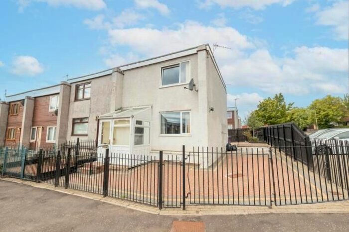 2 Bedroom Flat To Rent In Whitfield Gardens, Dundee, DD4