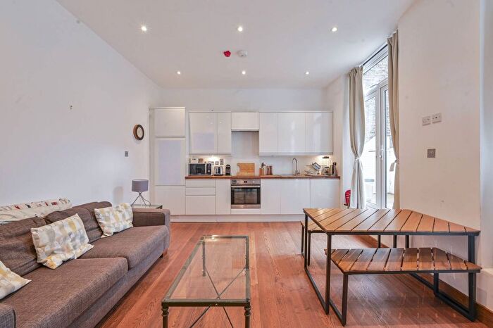 2 Bedroom Flat For Sale In Courtfield Gardens, Earls Court, London, SW5