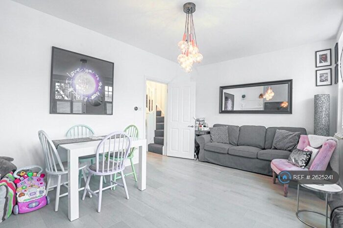 2 Bedroom Flat To Rent In Elfindale Road, Herne Hill, SE24