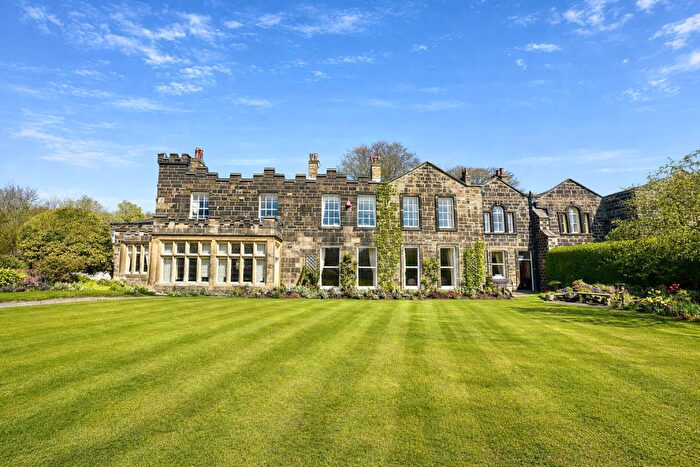 5 Bedroom Character Property For Sale In Upper Willow Hall West, Willowfield, Halifax, HX2