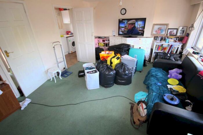 2 Bedroom Flat To Rent In High Street, Waltham Cross, EN8