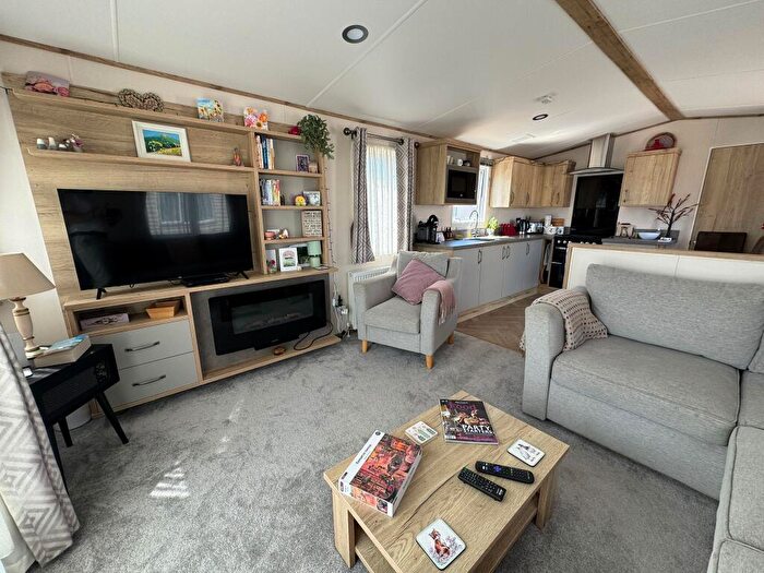 2 Bedroom Caravan For Sale In Stratford Upon Avon, Warwickshire, CV37