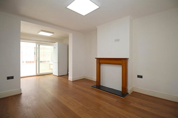 4 Bedroom Detached House To Rent In Knightthorpe Road, Loughborough, LE11