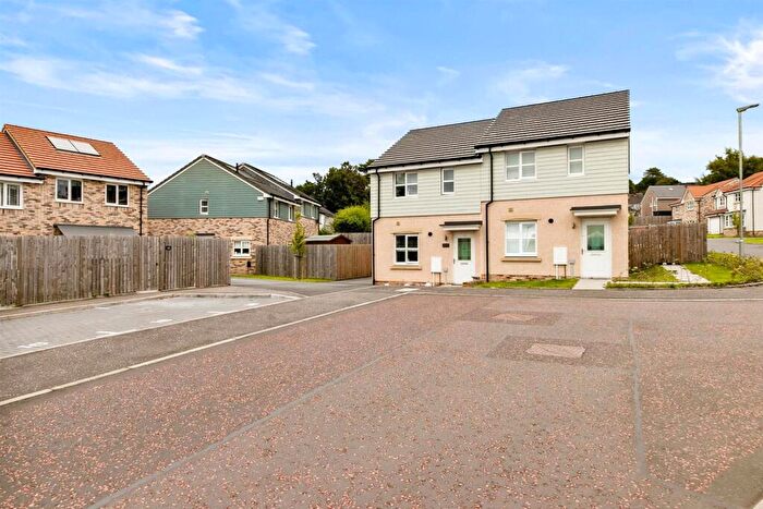 3 Bedroom Semi-Detached House For Sale In Garshake Wynd Dumbarton, G82
