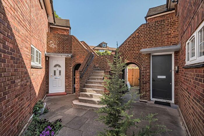 2 Bedroom Maisonette For Sale In Elmcroft Drive, Ashford, TW15