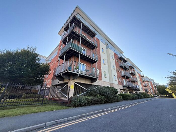 2 Bedroom Apartment For Sale In Gilbert House, Elmira Way, Salford, M5