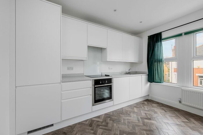 2 Bedroom Flat To Rent In Whitestile Road, Brentford, TW8