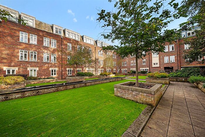 1 Bedroom Flat To Rent In Albany Park Road, Kingston Upon Thames, KT2