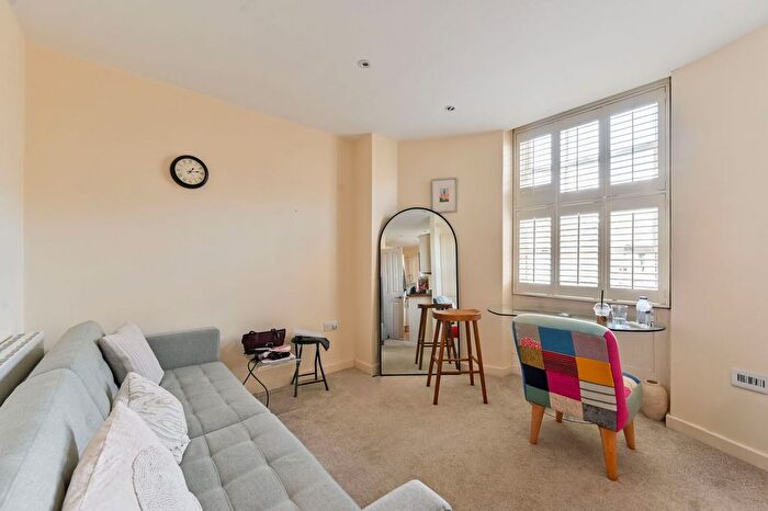 1 Bedroom Flat For Sale In Fulham Road, Fulham Broadway, London, SW6