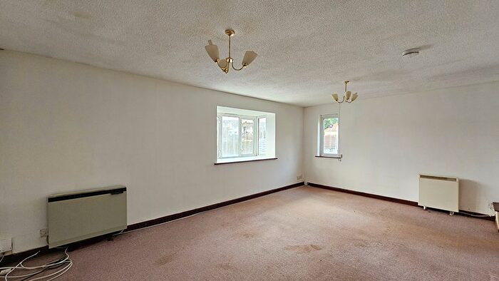 2 Bedroom Flat To Rent In Foxhole Road, Paignton, TQ3