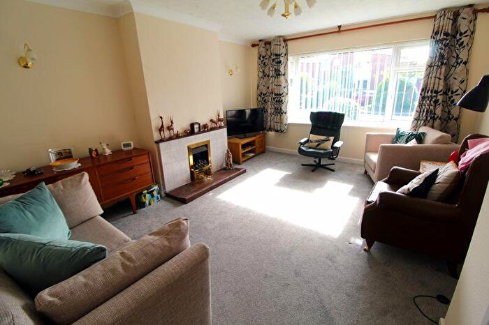 3 Bedroom Semi-Detached House For Sale In Bannetts Tree Crescent, Alveston, BS35