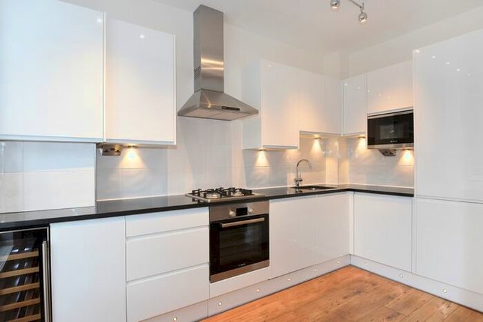 2 Bedroom Flat To Rent In Shirland Road, Maida Vale, London, W9