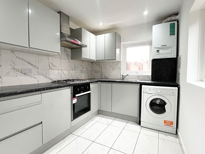 2 Bedroom End Terrace House To Rent In Hertford Road, Edmonton, N9