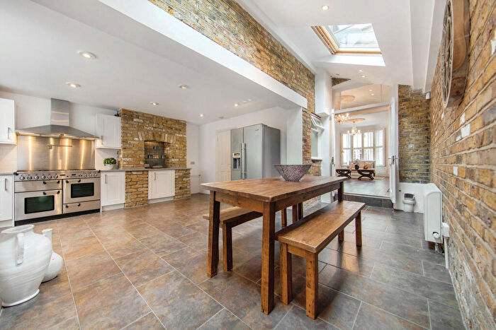 5 Bedroom Flat To Rent In Mallinson Road, Between The Commons, London, SW11