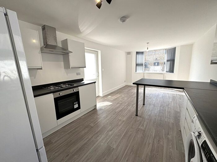 2 Bedroom Flat To Rent In Caulfield Road, East Ham, London, E6