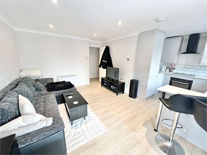 1 Bedroom Flat To Rent In Mannheim Quay, Marina, Swansea, SA1