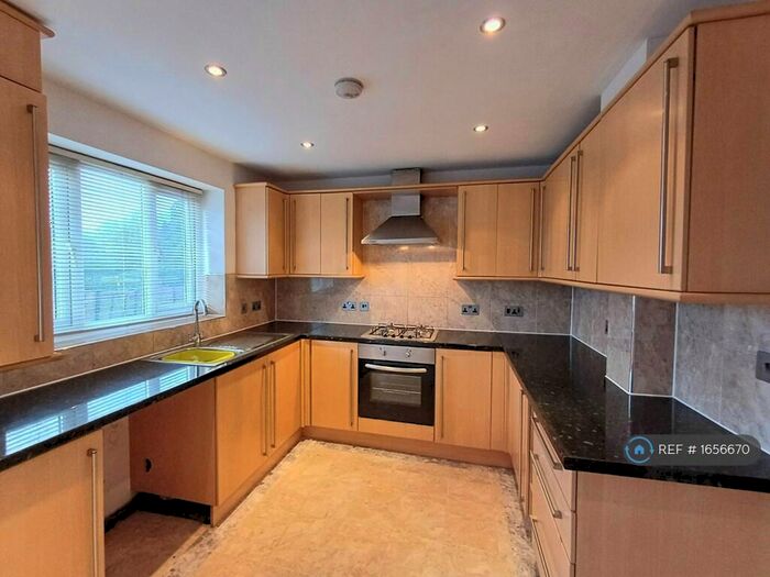 4 Bedroom Terraced House To Rent In Rothbury Avenue, Rainham, RM13
