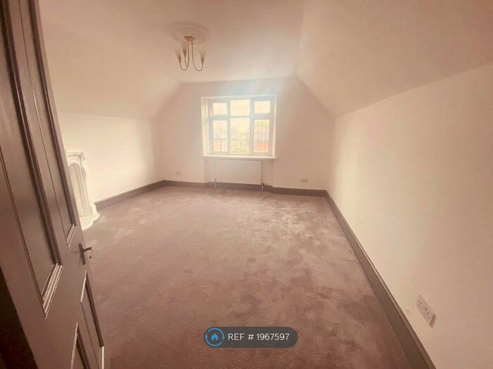 2 Bedroom Flat To Rent In Cadogan Road, Surbiton, KT6