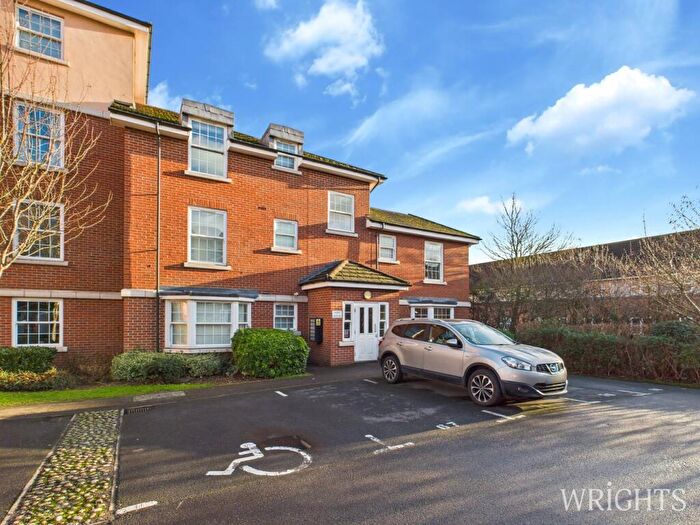 2 Bedroom Apartment For Sale In Merrifield Court, Welwyn Garden City, AL7