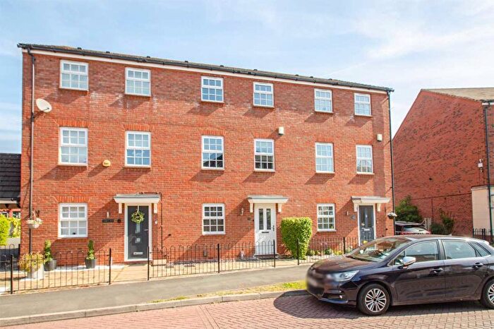 4 Bedroom Town House To Rent In Williams Avenue, Fradley, Lichfield, WS13